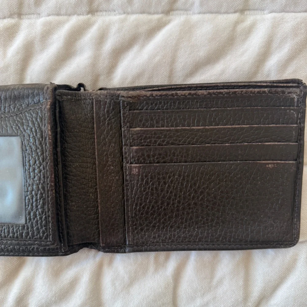 GUCCI VINTAGE LOGO PLATE GG SOFT EMBOSSED LEATHER WALLET BIFOLD BROWN